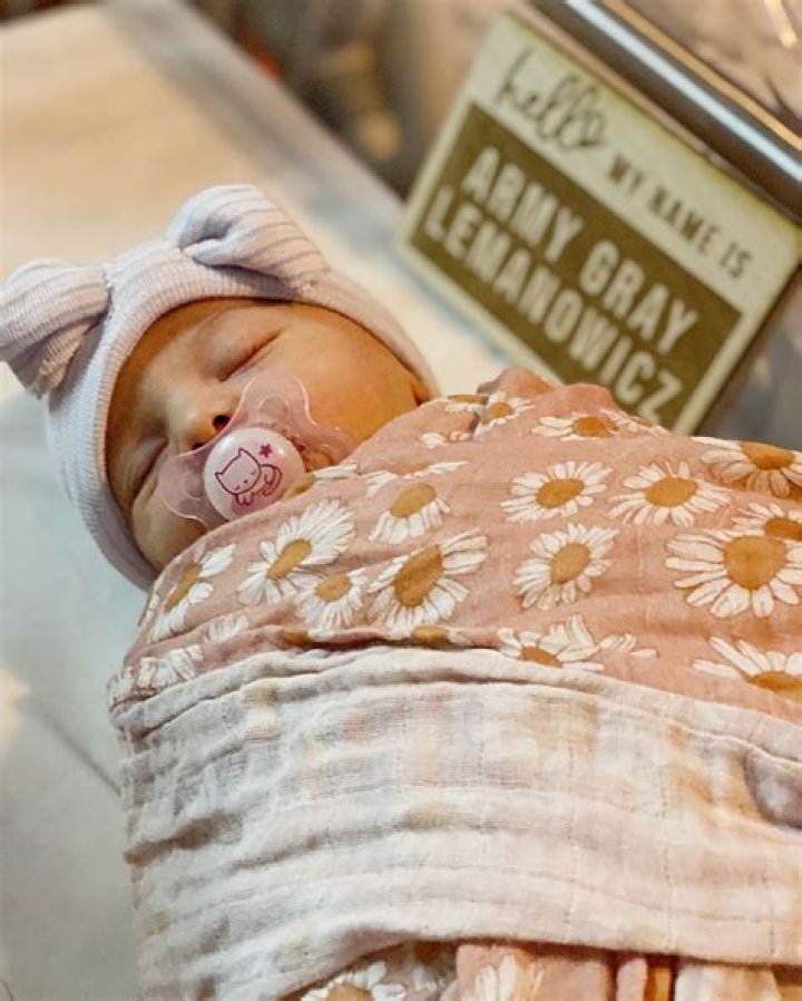 Jill Wagner Gives Birth to 1st Child With Husband David Lemanowicz Pics