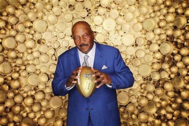 Jim Brown's son Aris followed in his father's footsteps to a