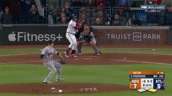 Joc Pederson pops out to third baseman Jace Peterson in foul territory