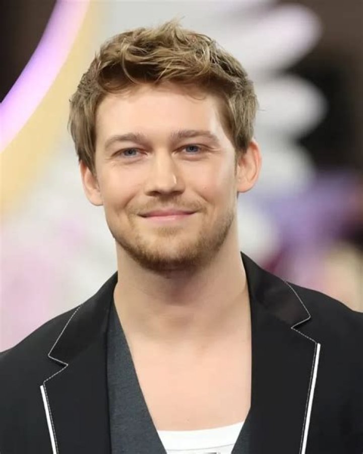 Joe Alwyn / Bio data / personal life / net worth 2020 / TheAdTraffic