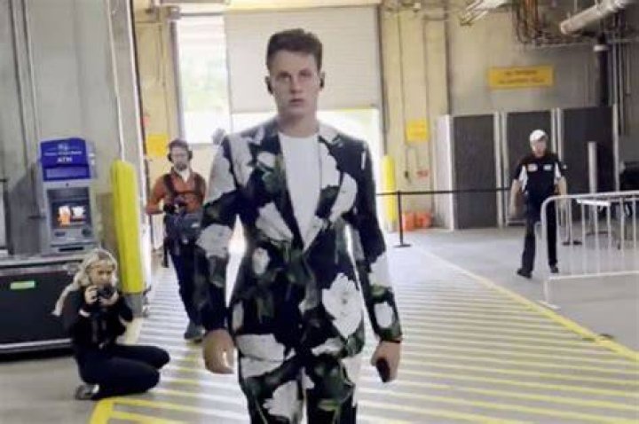 Joe Burrow wore flower suit to BengalsDolphins game Today Breeze