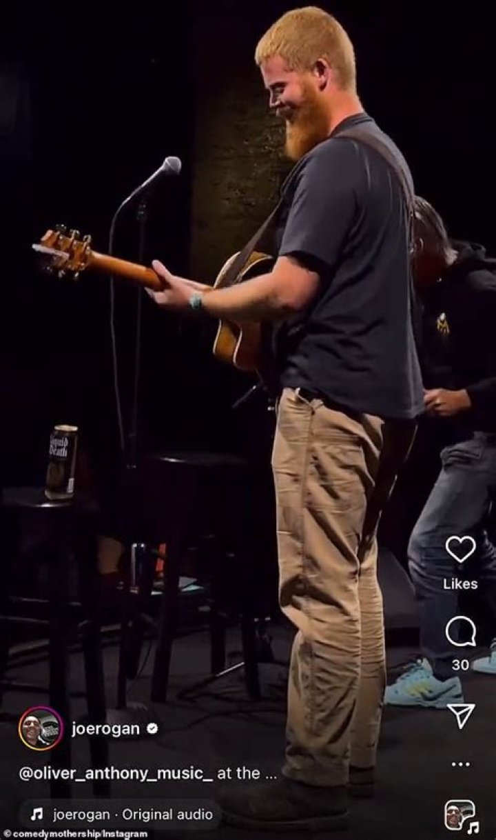 Joe Rogan hosts country star Oliver Anthony at his Austin club for
