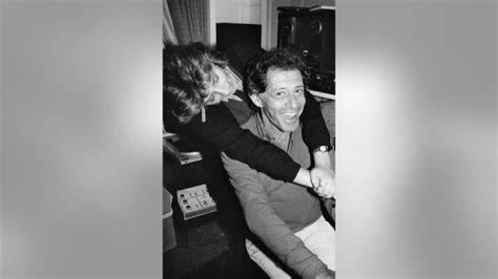 Joely Fisher says dad Eddie Fisher wrote apology letter for exposing