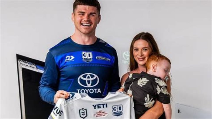 Joey Batey&rsquo;s Wife (Partner) Is He Married? Dating Kat McNamara or Single?