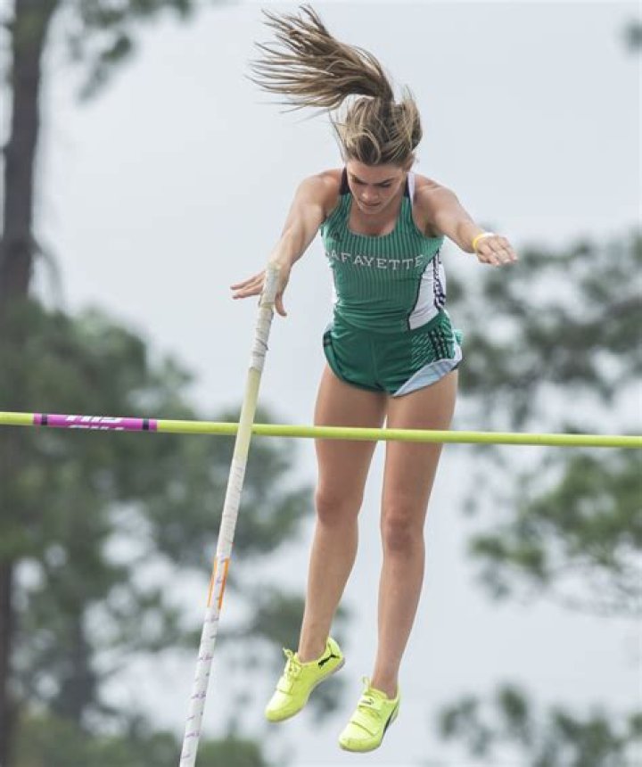 Johanna Duplantis carries on family tradition with pole vault state