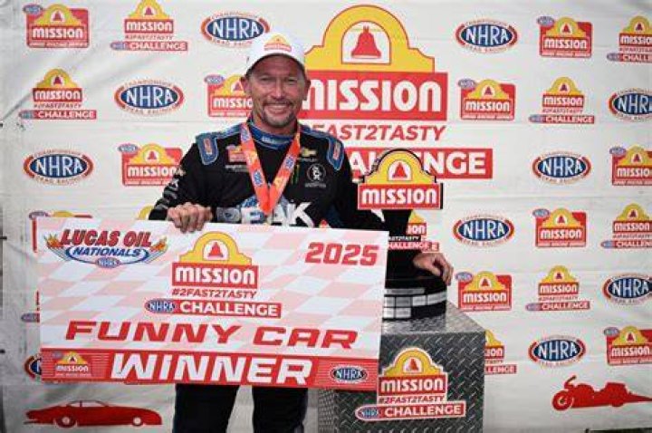 John Force qualifies No. 1, closes in on No. 1 qualifying record