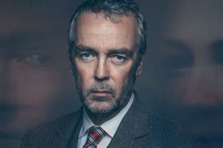 John Hannah wins bet with fan who thought he was Hugh Laurie