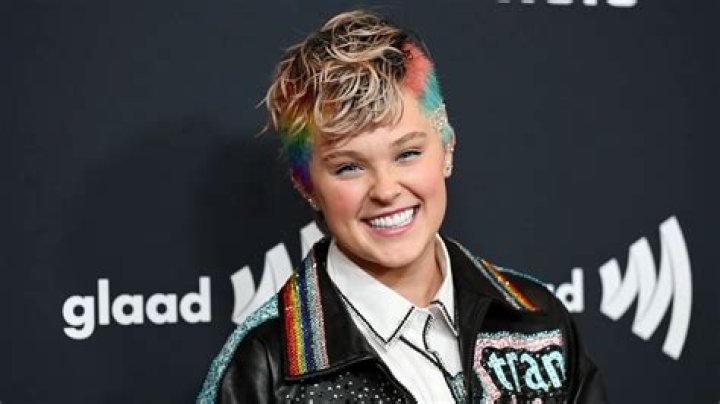 JoJo Siwa als CoStar in &bdquo;All My Friends Are Dead&ldquo;Horrorfilm