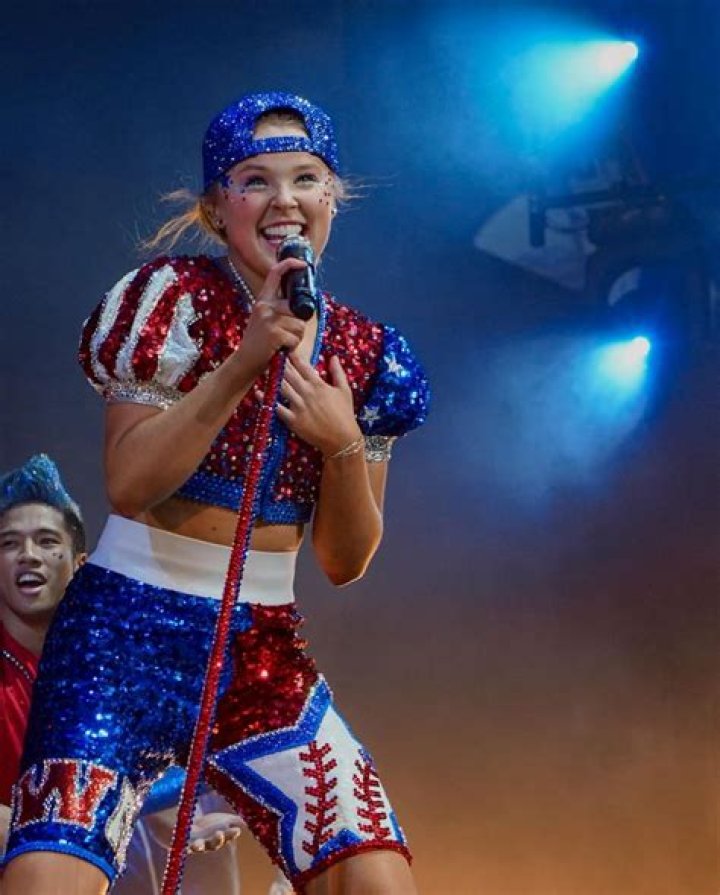 JoJo Siwa Live Stream Video and Photos 05/24/2023 • CelebMafia