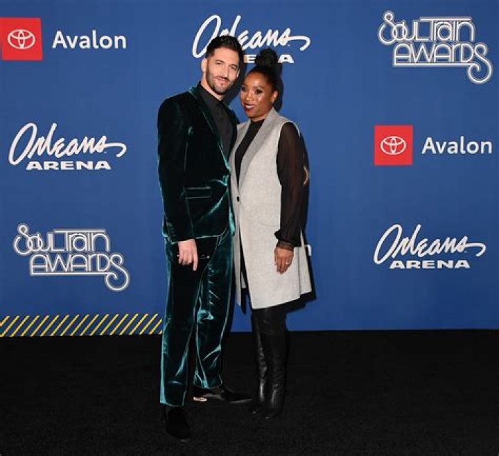 Jon B and his wife rock the vote! Rock