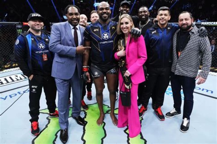 Jon Jones Wife / Jon "Bones" Jones Fiancee Jessie Moses (Photos