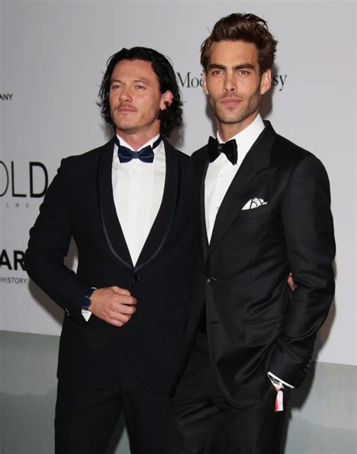 Jon Kortajarena Wiki, Age, Height, Net Worth, Wife, Gay, Partner, And