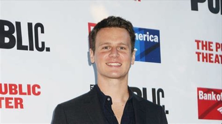 Jonathan Groff Height, Weight, Age, Net Worth, Girlfriends