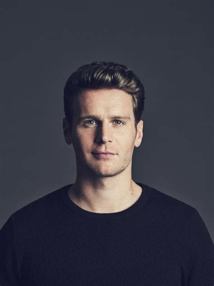 Jonathan Groff Wiki, Bio, Age, Net Worth, and Other Facts Facts Five