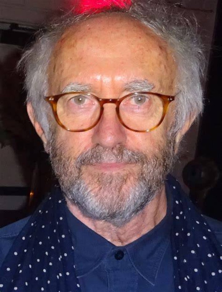 Jonathan Pryce Bio, Wiki, Age, Height, Wife, Children, The Crown