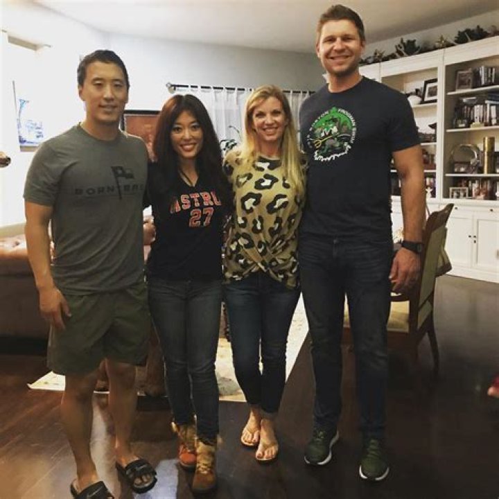 Jonny Kim and his wife r/subtleasiantraits