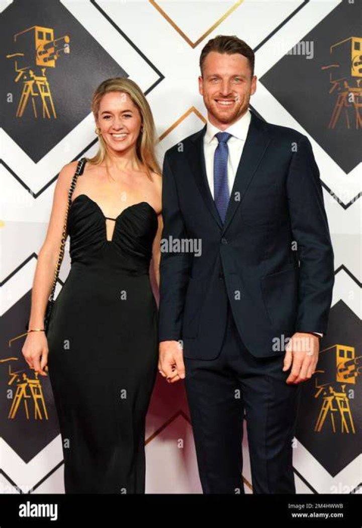 Jos Buttler wife जॉस बटलर की पत्नी हैं बेहद खूबसूरत, देखें उनकी फोटोज