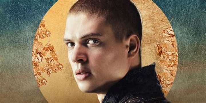 Josha Stradowski (The Wheel of Time) Height, Parents, Eyes, Age