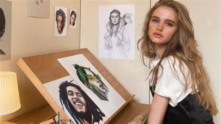 Julia Gisella Personality and Artist