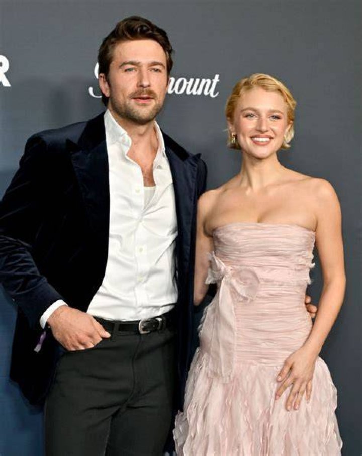 Julia Schlaepfer Boyfriend, Who Is She Dating In 2023? Wiki