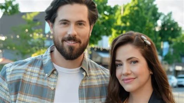 Julie Gonzalo Pictures in an Infinite Scroll 8 Pictures