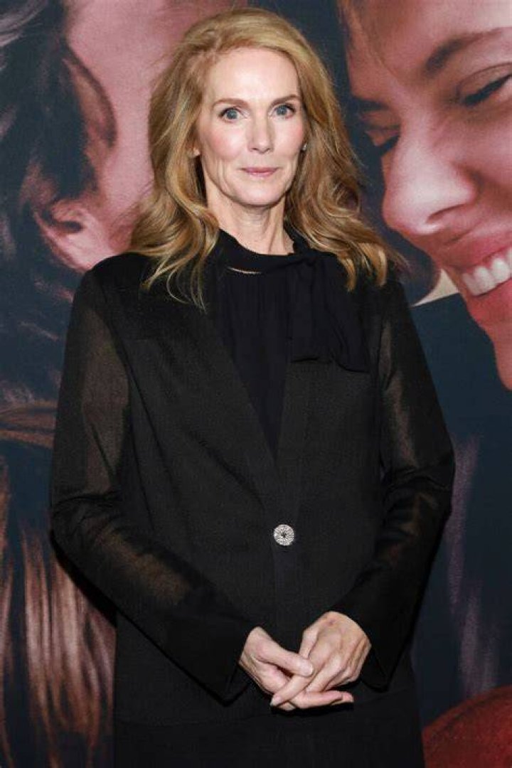 Julie Hagerty Gushes About Late 'Airplane!' Costar Leslie Nielsen