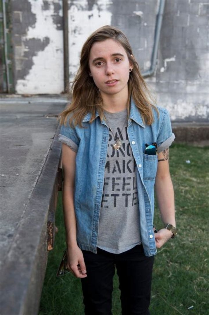 Julien Baker On Sobriety "You Can&rsquo;t Hide Behind Substances All The