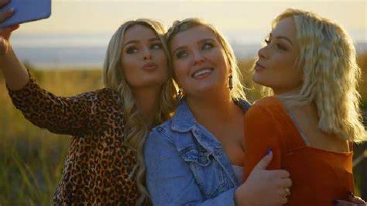Juliette Porter Social Media Photos 07/27/2020 • CelebMafia