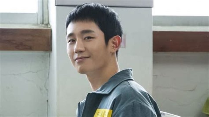 Jung Hae In Embodies Charisma In Stills For "Prison Playbook" Soompi