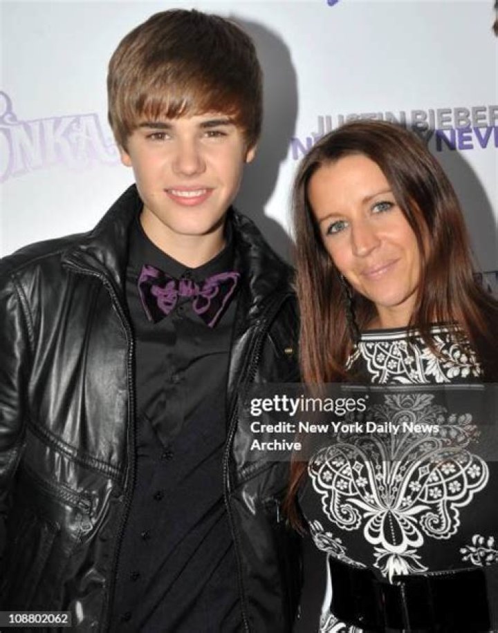 Justin Bieber and His Mom's Cutest Moments POPSUGAR Celebrity UK Photo 21