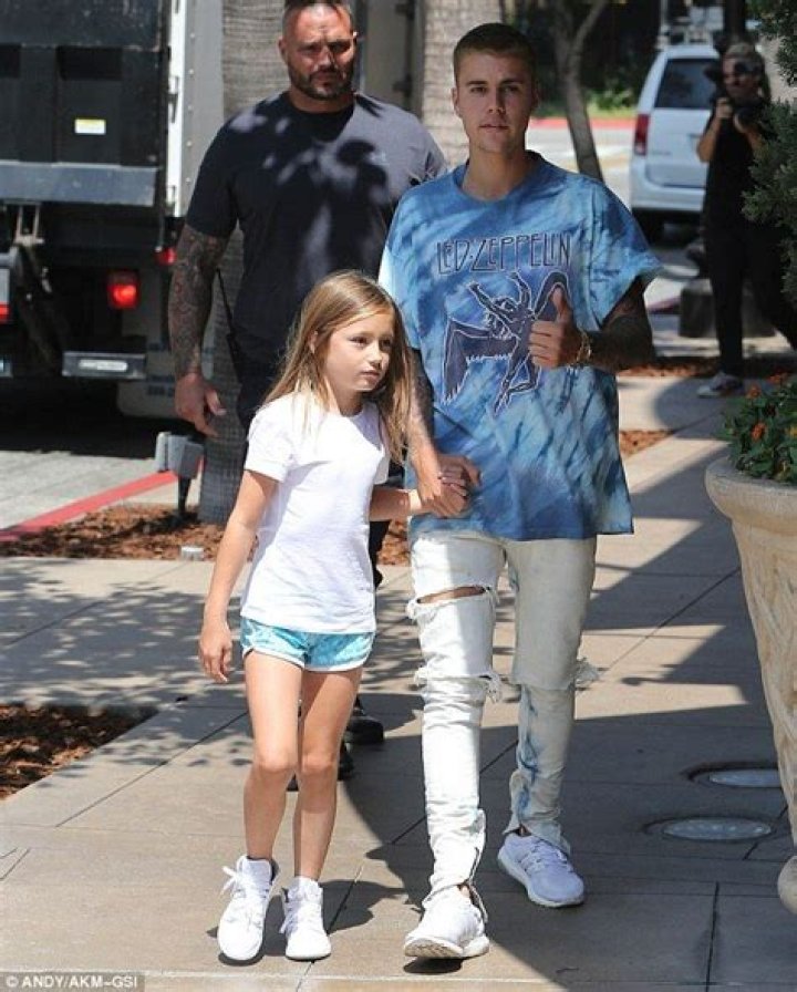 Justin Bieber holds little sister Jazmyn's hand as he takes her
