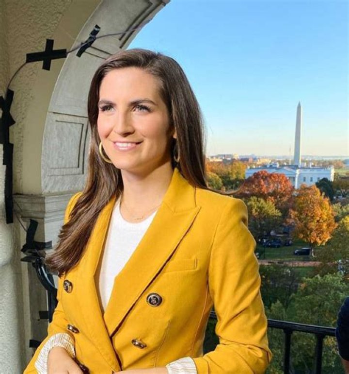 Kaitlan Collins net worth, salary, family, parents, career, mouth, IG