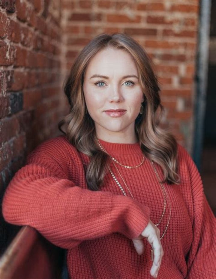 Kara Robinson Chamberlain Azra Magazin