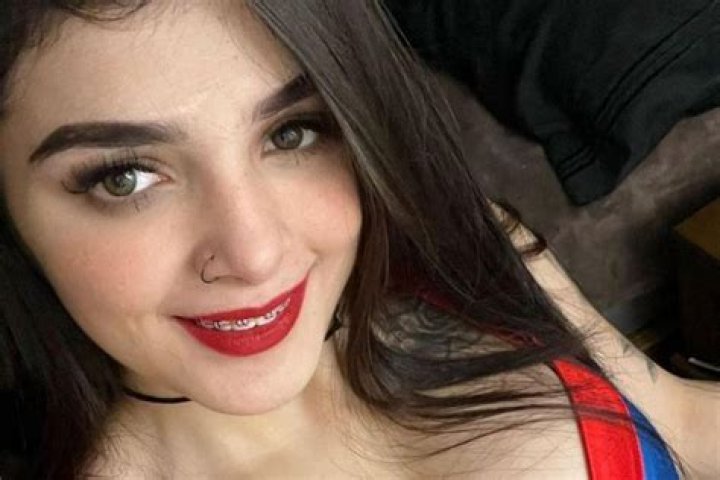 Karely Ruiz, modelo en Onlyfans, se re&uacute;ne con fan a quien le regal&oacute; una