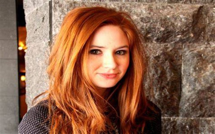 Karen Gillan Gesture Style