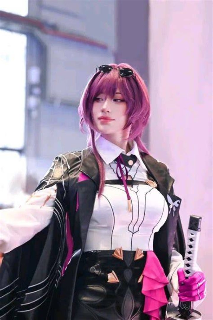 Karina coser en 2023 Referencia del arte