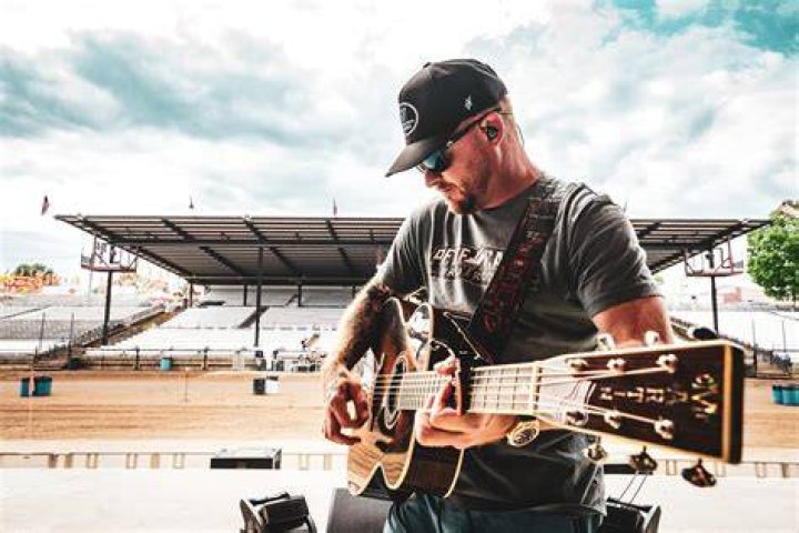 Kasey Lee Akins: The Country Music Powerhouse