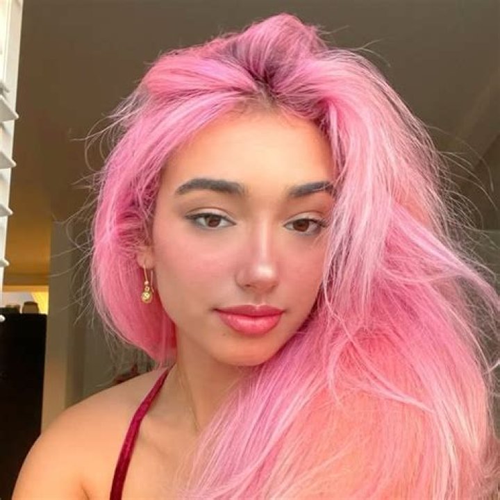 Kat Hixson's Biography, Age, Boyfriend, Net Worth & More