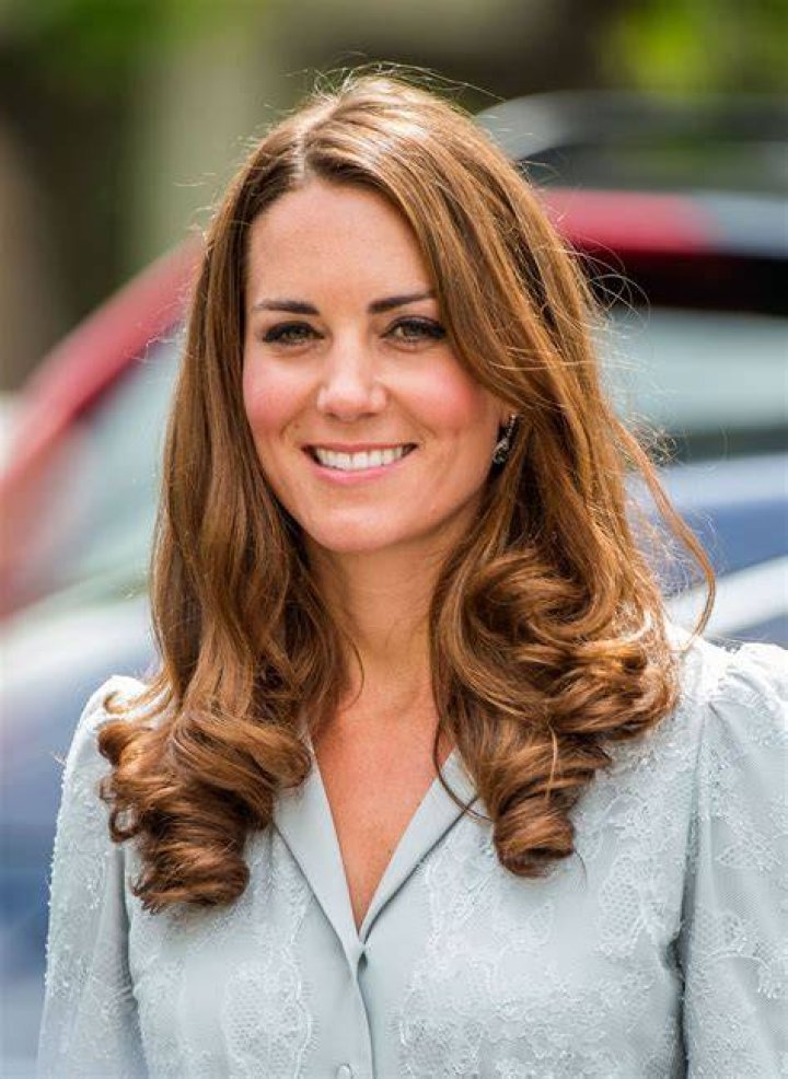Kate Middleton bionda platino e irriconoscibile! Guarda la foto