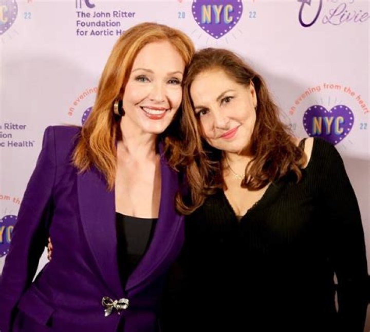 Kathy Najimy Height, Weight, Age, Spouse, Family, Facts, Biography