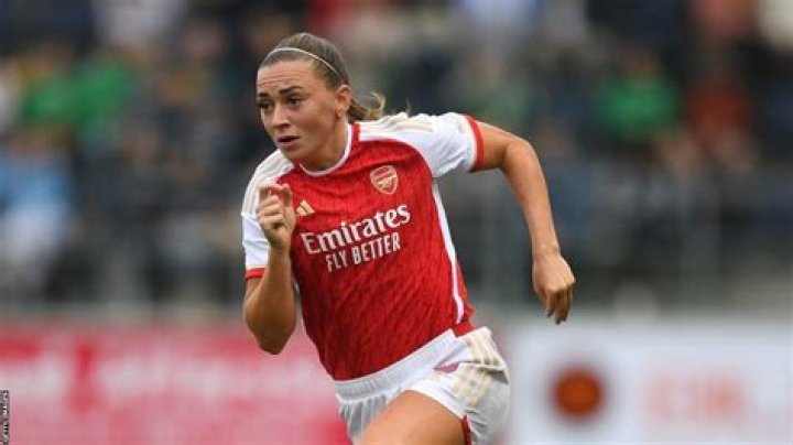 Katie McCabe Arsenal winger 'delighted' after signing new longterm