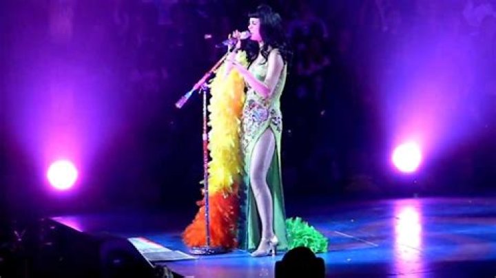 Katy Perry Collapses, Nashville, I Kissed A Girl (in HD) YouTube