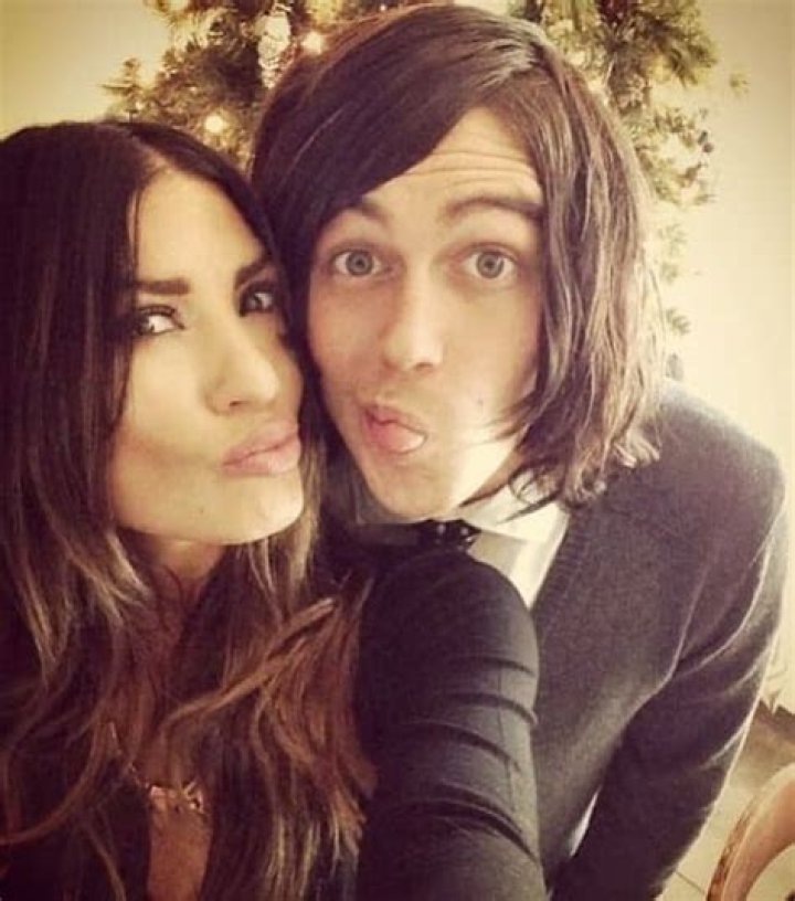 Kellin Quinn Biography Wiki, Husband, Net Worth, Family, Nationality