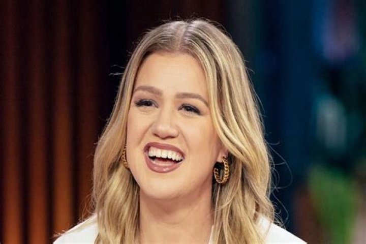 Kelly Clarkson Announces PostDivorce Album 'Chemistry' Us Weekly