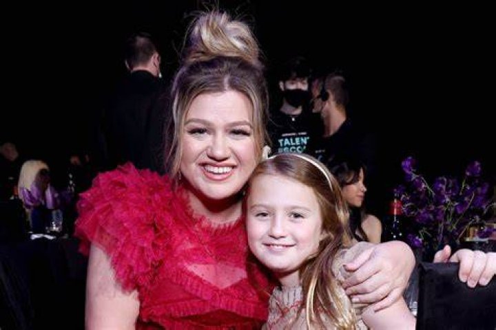 Kelly Clarkson brings daughter River Rose, son Remington to Hollywood