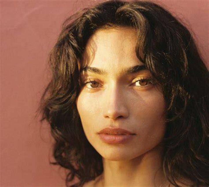 Kelly Gale image