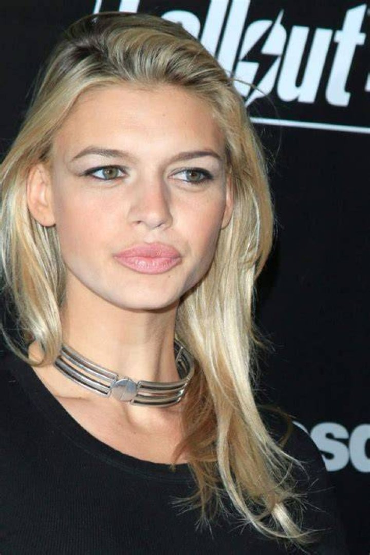 Kelly Rohrbach Bio, Wiki, Net Worth, Boyfriend, Married, Husband, Age