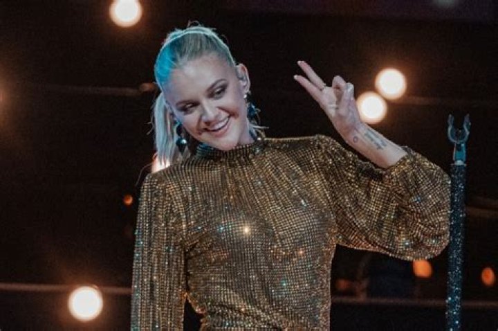 Kelsea Ballerini Claps Back at Pregnancy Speculation After CMA Awards