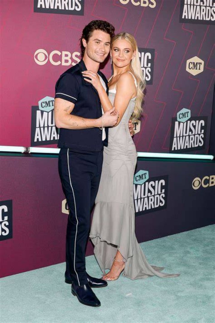 Kelsea Ballerini hosting CMT Awards from home after COVID diagnosis