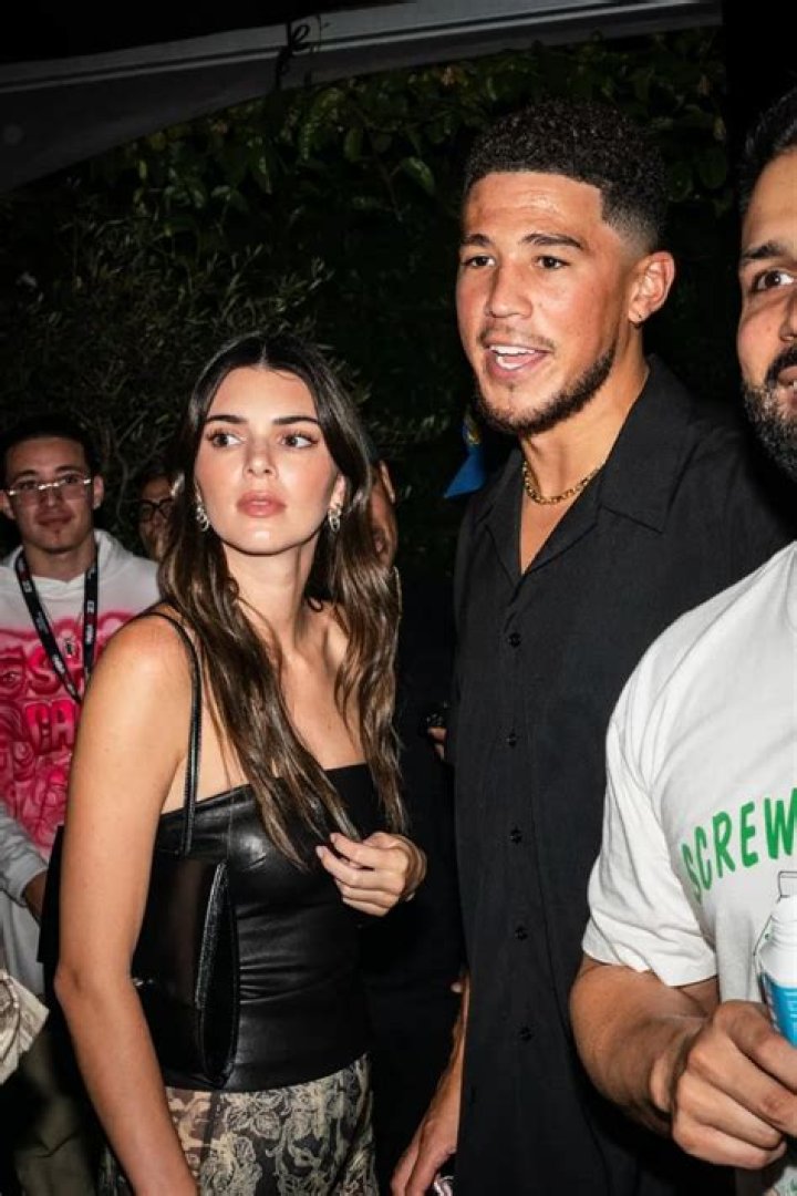 Kendall Jenner and Boyfriend Devin Booker Celebrate 1Year Anniversary